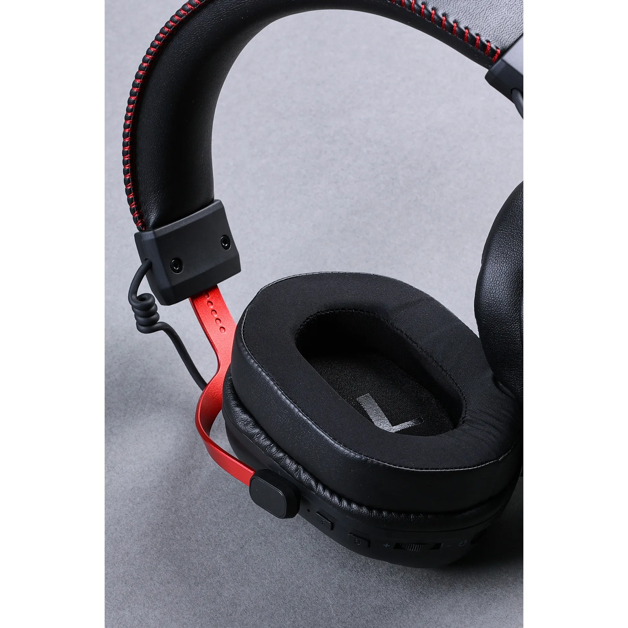 MCHOSE S9 PRO WIRELESS  OVEREAR GAMING HEADSET (ZWART/ROOD, PC / LAPTOP / PLAYSTATION / SWITCH / SMARTPHONE, 2.4G / BLUETOOTH /
